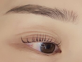 カリノ(carino)の写真/◆リピーター様多数◆自まつげの状態を見極めながら似合わせまつげパーマ/眉毛でお目元の印象を変えます♪