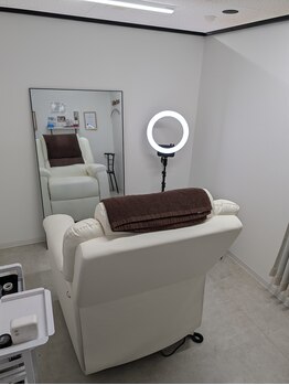 マユカ 福岡薬院店(Mayuka)/専用鏡とライト