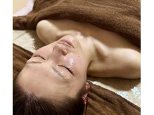 小顔 ツヤ肌の雰囲気（くすみ肌、揺らぎ肌、赤み、ニキビ繰り返す肌から透明感肌へ）