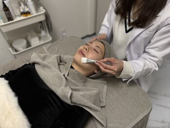 トネア 自由が丘店の写真/ 【刻まれたサインに終止符を】もう繰り返さない。プロの手技だからできる、根本しわ改善。