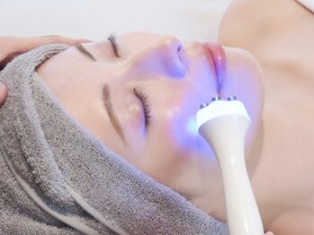 アイリープ(eyeleap)の写真/くすみ・シミを集中ケア！話題【ララピール】で水光白玉美肌へ☆トラネキサム酸×グルタチオンで最強美白も