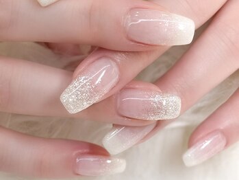 ホワイトキラキラネイル