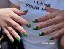 ジャミーラ ティアラ(Jamila Tiara)/ビタミンカラーで元気ネイル