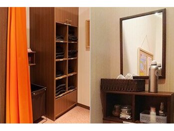 カラダファクトリー イオンモール長久手店/更衣室/お着替えございます