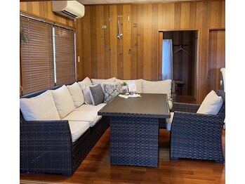 ハナオリ 糸満店(HanaOli)/ゆったり寛げるサロン