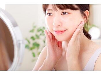 カレーズ 夙川店(Karez)の写真/【リピート率90%☆大人気小顔矯正】術後の変化に感動/一回りお顔が小さくなる♪ヘッドスパでさらなる効果へ