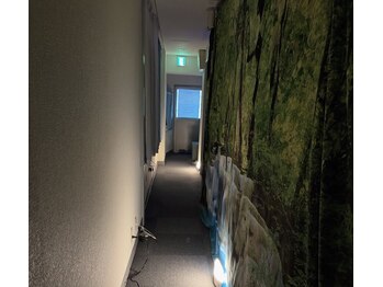 MOT マスキュラーオイルトリートメント 新宿(Muscular Oil Treatment)/通路