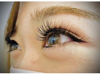 プラスアイ 銀座中央通り店/フィットラッシュ 担当:結城