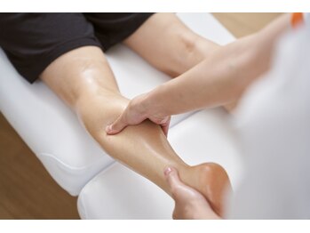 カラダファクトリー 三島本町タワー店/クリームを使って足元スッキリ