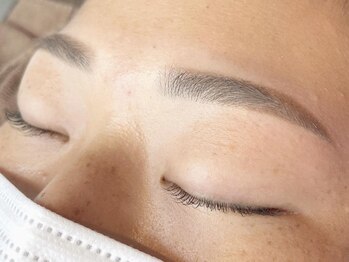 フリルアイビューティー 新石切店(Frill eye beauty)の写真/【顔の第一印象は眉毛で決まる】似合う眉が分からない/手入れが難しい方はプロにお任せ！女子力UP♪
