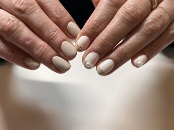 サロン アクセシブル(salon ACCESSIBLE)/ベージュフレンチネイル