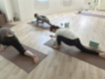 南林間駅前スタジオ メローヨガ(Mellow-Yoga)/股関節周りを整え体の機能アップ