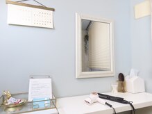 美容整骨専門店 サロン カミュ(Salon Camus)の雰囲気（ドレッサー・ヘアアイロン・日焼け止め等ご準備あり）