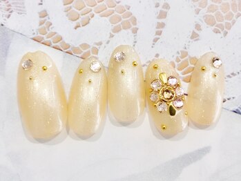 ムーネイル(mou nail)/キラキラお上品イエローベージュ