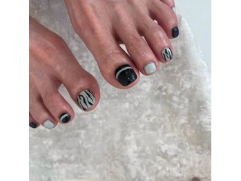 ゼブラ柄ネイル