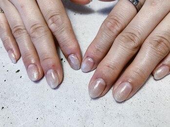 ヘアーアンドネイル ルシア(Hair&Nail Lucia)/控えめラメのグラデーション