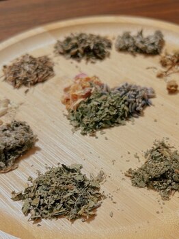 ナチュラリー 新松戸(Naturally)の写真/【7月新登場☆おかま直伝よもぎ蒸し】身体を深部から温めポカポカに♪女性特有のお悩みもお任せ下さい！