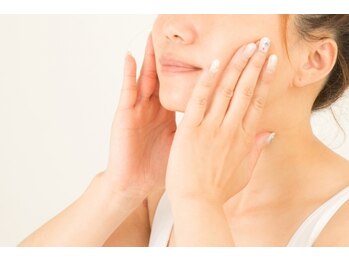 エステティックサロン メイクアップ/週末などのご褒美に！