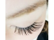 マドモア 伊丹店(MADEMORE)/目尻長めのタレ目デザイン