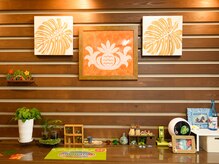 マハロ(mahalo)の雰囲気（ハワイアンミュージックが流れる店内♪）