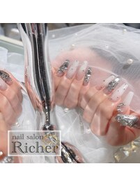 スカルプホワイトビジューネイル