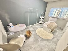 リボーン(ReBORN)の雰囲気（白を基調としたリラックスしていただける空間です♪/マツエク）