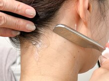 朝と詩の雰囲気(お客様ごとに新しい刃を使用。うなじ・背中シェービングも◎)