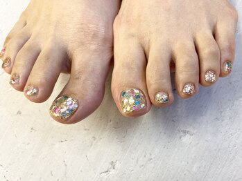 リリィ(RIRI)/フットネイル/シェルネイル/ラメ