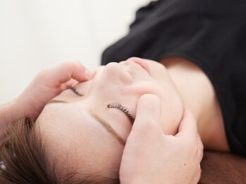 ロシュニの写真/小顔美を極めた矯正術♪美容整形なしで小顔に◎【持続&速効性◎】勝山式美容矯正専門店小顔・たるみ改善!