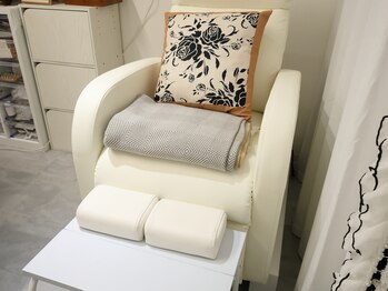 ドラネイル(Dola Nail)/ふかふかソファーのフット席♪