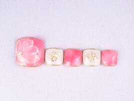 フットネイルやり放題6600円