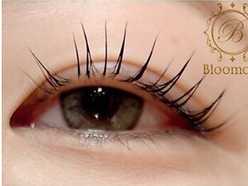 ブルーモア(Bloomore)の写真/《まつ毛にお悩みがある方必見》1人1人の目元に合わせてあなただけのオーダーメイドの目元をプロデュース☆