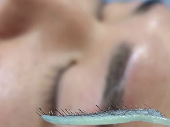 エクロール(eclore)の写真/理想の形と骨格に合わせてのスタイリング。ワックス脱毛と毛抜きでの間引きによりナチュラルな今時眉に