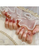 アイカ(Aika)/ちぐはく大人ネイル