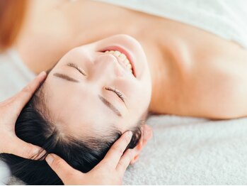 ロシュニの写真/他店では体験できない勝山式美容矯正!小顔・たるみ・歪み改善、眠れる小顔矯正で【黄金比の小顔美人】に♪