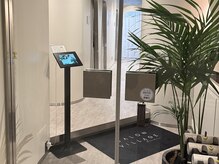 ミミ 銀座店(mimi)の雰囲気（タブレットで受付【ミミ】と入力後、左手の待合にてお待ち下さい）