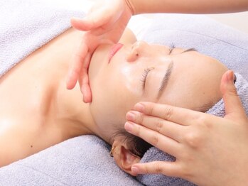 ルミア 目白 池袋(Rumia)の写真/当店自慢のオールハンド技術で小顔を叶えます！お顔のむくみ/肩こり/睡眠の質をあげたい方にもオススメ♪