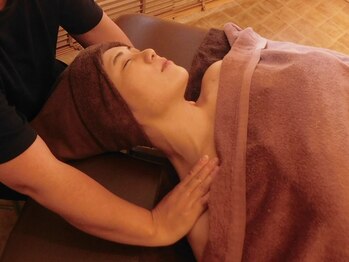 整体もみ処アンド美容ネコロン/首コリ肩こりさんのオイル整体