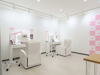 エクシアホワイト 仙台定禅寺通り店/清潔感のある店内