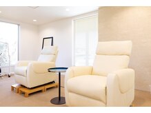 セラヴィ(c'est la vie !)の雰囲気（自然光の入る明るい雰囲気のサロンです♪）