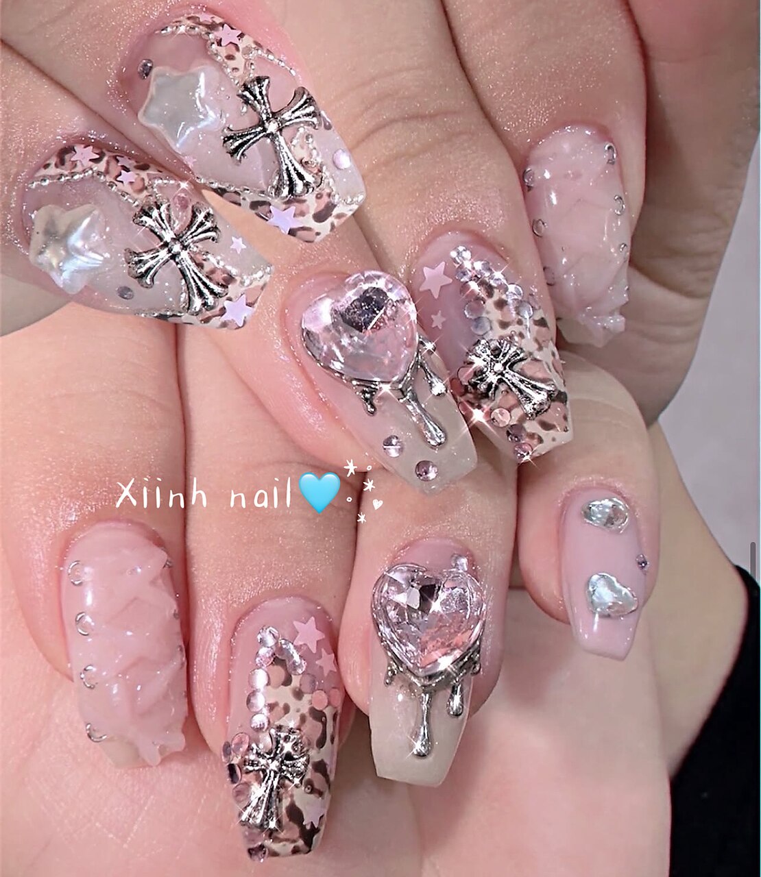 くすみピンクシェル埋めつくしニュアンスネイル 韓国 クリスマス 成人