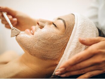 ブプラ 大村店(BUPURA)の写真/★スペシャルクーポン★【肌質改善ハーブピーリング+BUPURA式頭蓋骨小顔矯正¥8800】