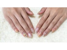 エルピスの雰囲気（肌なじみのいいカラーと、ガラスフレンチで大人ぽく）