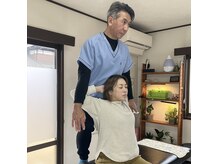 ウェルビーイング整体院 水戸赤塚店(wellbeing整体院)の雰囲気（一呼吸で、この変化。肋骨から整えて、見た目年齢マイナス5歳）