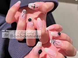 ピンクチーク+黒薔薇ネイル