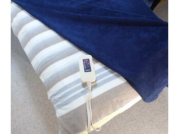 リラクゼーション整体 上山/ホット敷毛布で暖かな寝心地