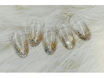 アトリエゼロ(Atelier Zero.)/涼しげクリア×金箔ネイル