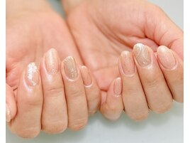 お肌に馴染むヌーディーネイル