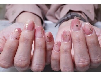 プチリリィ(Petit Lily)/肌なじみの良いニュアンスネイル