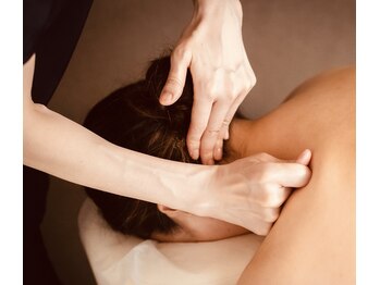香穏/背中のコリを解して睡眠の質改善